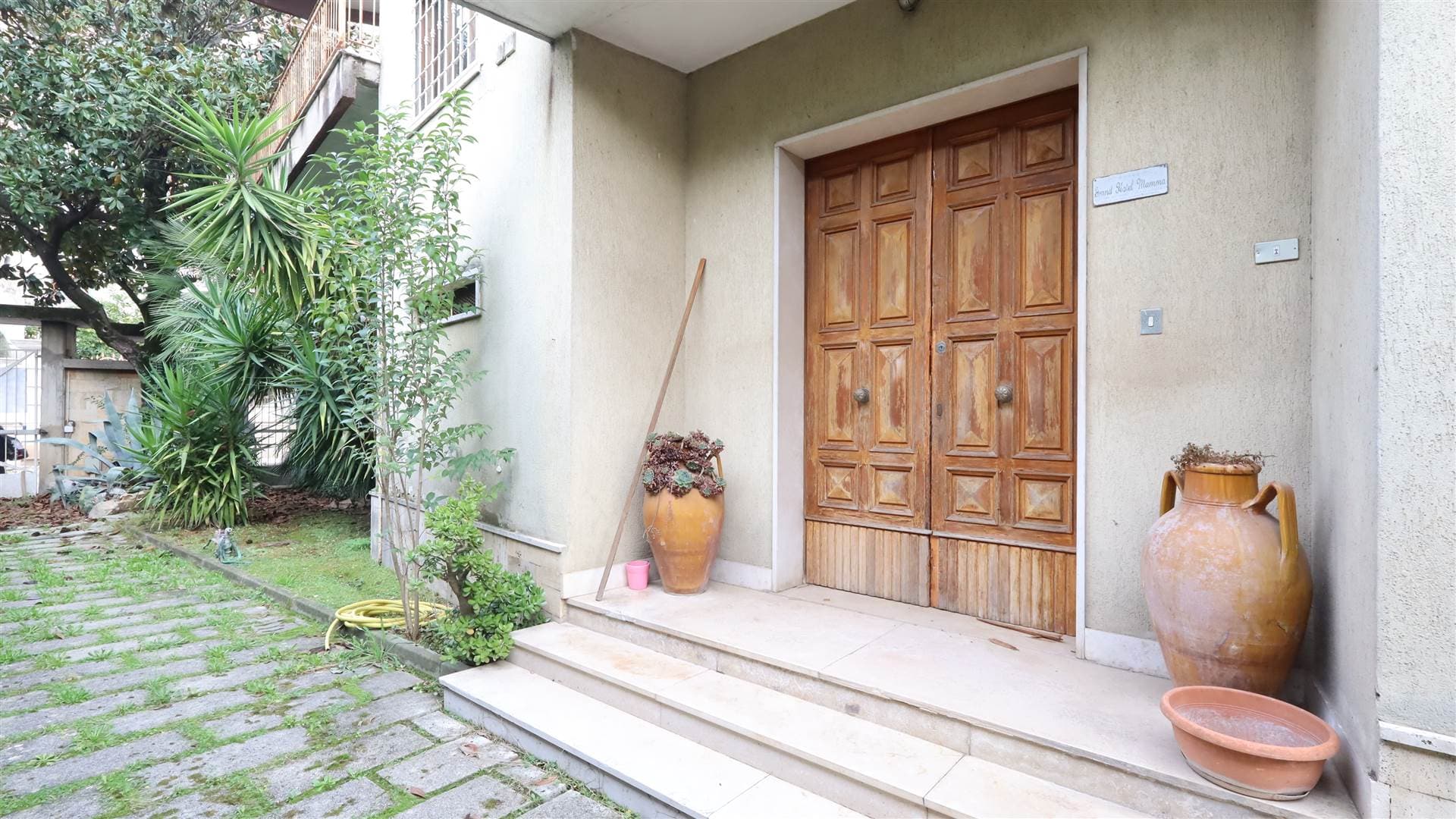 PRESTIGIOSA VILLA IN VENDITA IN PIENO CENTRO!